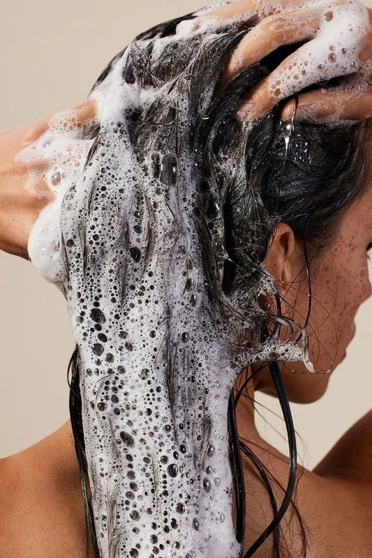 Preste Atenção na Fórmula do Shampoo que Você Usa